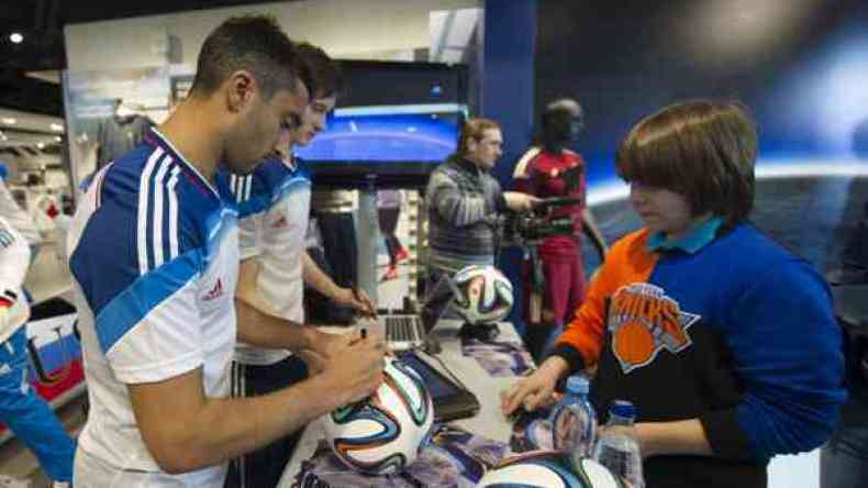 الكشف عن قميصي منتخب روسيا في المونديال