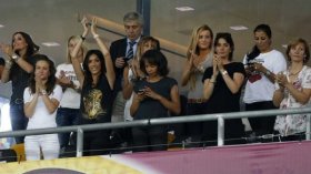 زوجات لاعبي منتخب فرنسا مدلّلات.. “هوانم غاردن سيتي”!؟