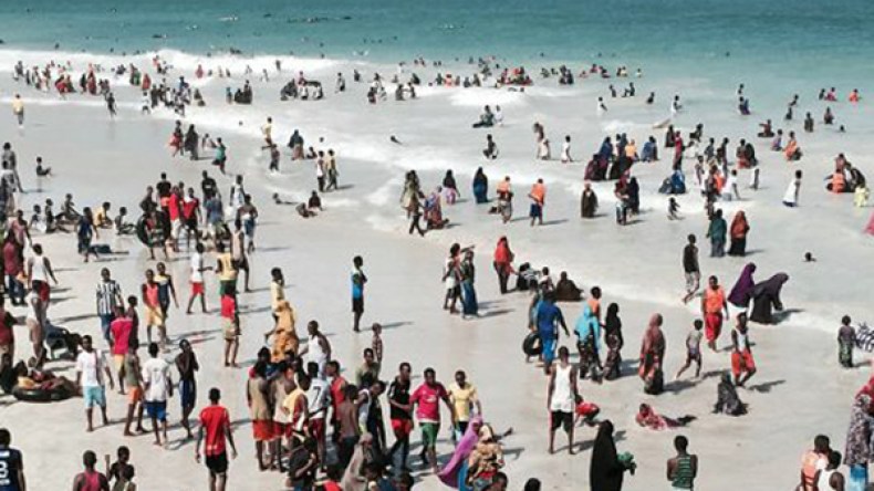 20 قتيلا في هجوم لحركة الشباب على شاطئ بمقديشو