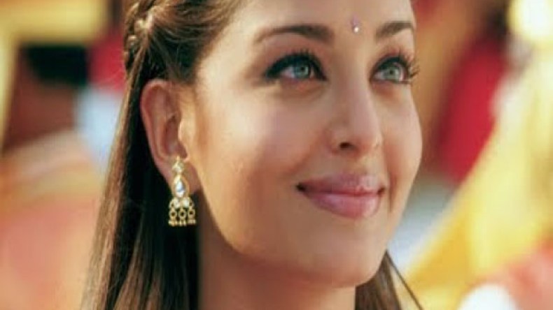 دراسة: الرجال يستشعرون جمال المرأة من صوتها