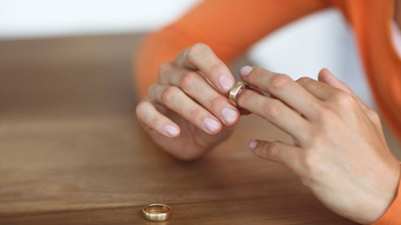 طفلة تعلم والدتها كيف تتصرّف بعد الطلاق!