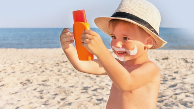 طرق فعالة لوقف حروق الشمس عند الأطفال