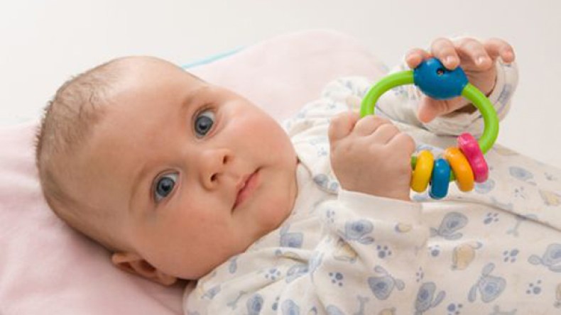 تقنيات بسيطة تجنب مولودك الاستفراغ المستمر