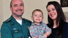 طفل لم يتجاوز العامين ينقذ حياة أمه!