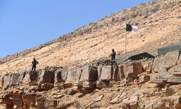 Trafic de drogues: L’Algérie ferme des issues utilisées par des bandes criminelles à Béchar