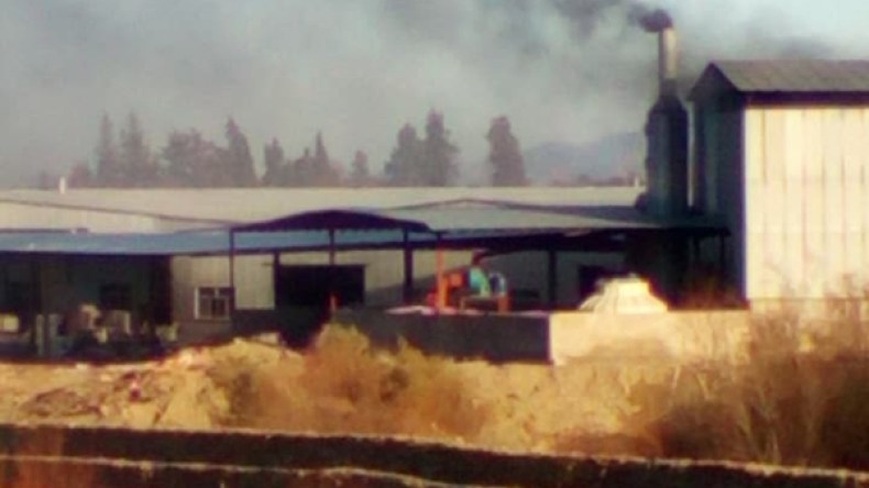 سكان بشلول بالبويرة مستاؤون من مصنع البلاستيك