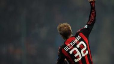 Beckham agrees deal to stay at Milan