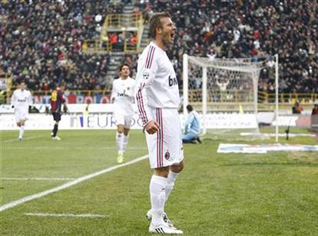 Milan chief says Beckham wants to stay