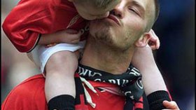 بيكهام يلحق ابنه كروز بمدرسة النخبة اليهودية