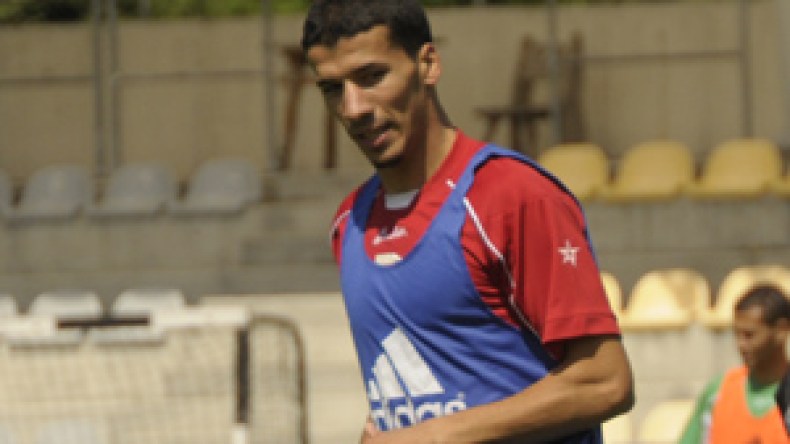 بدبودة‭ ‬تردد‭ ‬قبل‭ ‬الإمضاء‭ ‬في‭ ‬‮”‬لومون‮”‬‭ ‬بسبب‭ ‬القيمة‭ ‬المالية‭ ‬للعقد