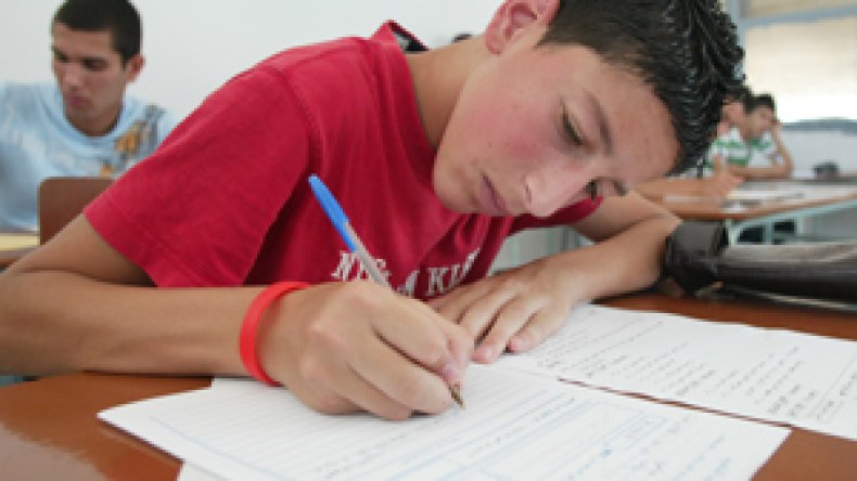 100 ألف أستاذ لحراسة نصف مليون و58 ألف مترشح لشهادة التعليم المتوسط غدا