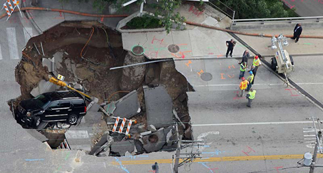 Béjaïa : un trou béant d’une profondeur de six mètres coupe la RN 24 à hauteur de Tighremt