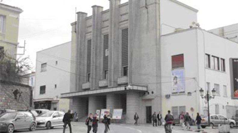 مسرح بجاية يعيد “غبرة الفهامة بالأمازيغية”