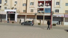 التجّار يُوقفون الإضراب.. والعقلاء بديل الحكومة لتهدئة الشارع