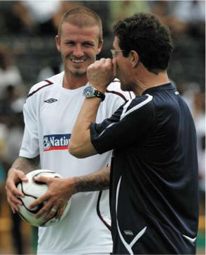 Beckham back as captain in England bid to win cup votes