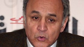 “لا داعي للتهويل ووضع الأقنعة .. فقط ألزموا منازلكم حتى الشفاء”