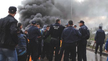 Prefects to receive people once a week