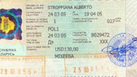 محتال زوّر أختام سفارات أوروبية وعقود عمل للخارج