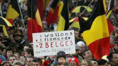 Le nouveau gouvernement belge prête serment après une crise record