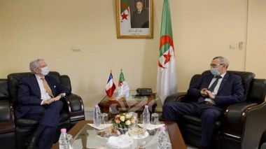 Le ministre de la Communication reçoit l’ambassadeur de France en Algérie