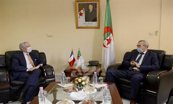 Le ministre de la Communication reçoit l’ambassadeur de France en Algérie