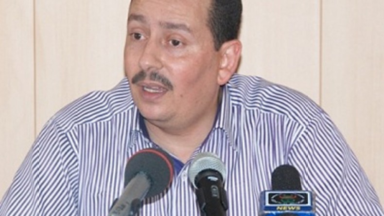 “بلقاسم ساحلي” يدعو لأولوية المغتربين في الحصول على وثائقهم البيومترية