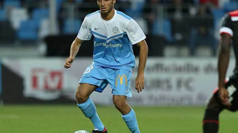 بلقبلة يوقّع أول عقد احترافي.. وينضم لأولمبيي “الخضر” مرتاحا