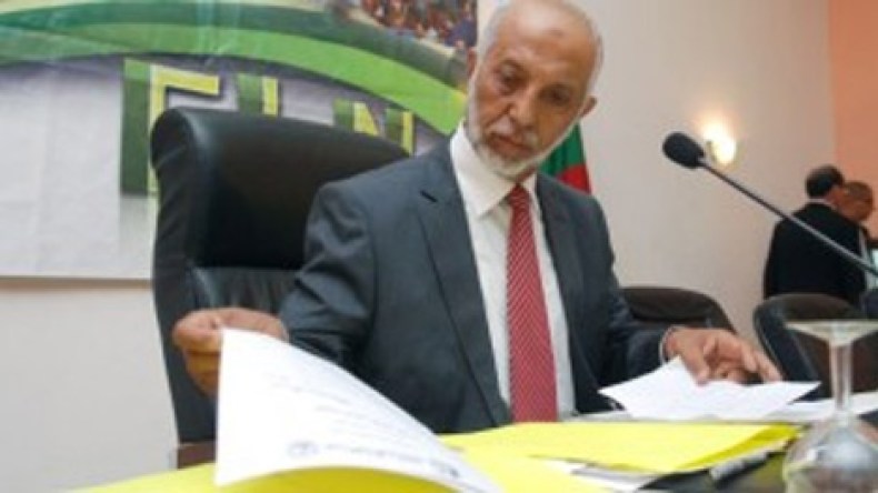 جميعي ينقلب على بلخادم ويجمع توقيعات لإبعاده من الأفلان