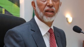 “بلخادم ليس الشخصية المناسبة لقيادة الجزائر.. وأيامه معدودة”