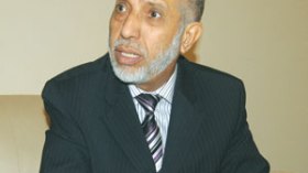 الأفالان‭ ‬مصاب‭ ‬بغرور‭ ‬الأغلبية‭ ‬وحمس‭ ‬تسعى‭ ‬لاقتسام‭ ‬مغانم‭ ‬القرب‭ ‬من‭ ‬السلطة‭ ‬