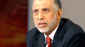 بلخادم  يضبط  تشكيلة  المكتب  السياسي  ويقحم  زياري  كعضو  أساسي