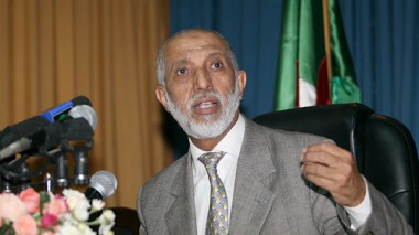 Dissolution du Parlement: Belkhadem réfute les propos de Nezzar