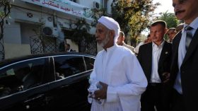 بلخادم يغلق مقرّ الأفلان في وجه مناوئيه.. والغاضبون متمسكون بالاطاحة به