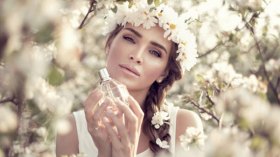 الزهور والفواكه مادة العطور الخام