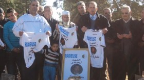 أعضاء جمعية راديوز يكرمون عائلة المرحوم “لحمر محمد الأمين”