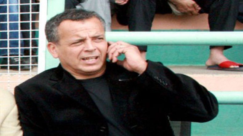 “لازلت متمسكا بتدريب الفريق الوطني للمحليين وخدمة الخضر تشرفني”