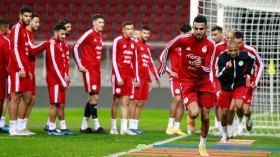 تعليمات الفيفا والإصابات تقلّص من خيارات بلماضي