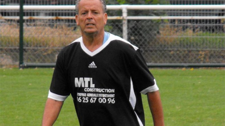 روراوة يختار بلومي لقيادة “محاربي” الكرة الشاطئية