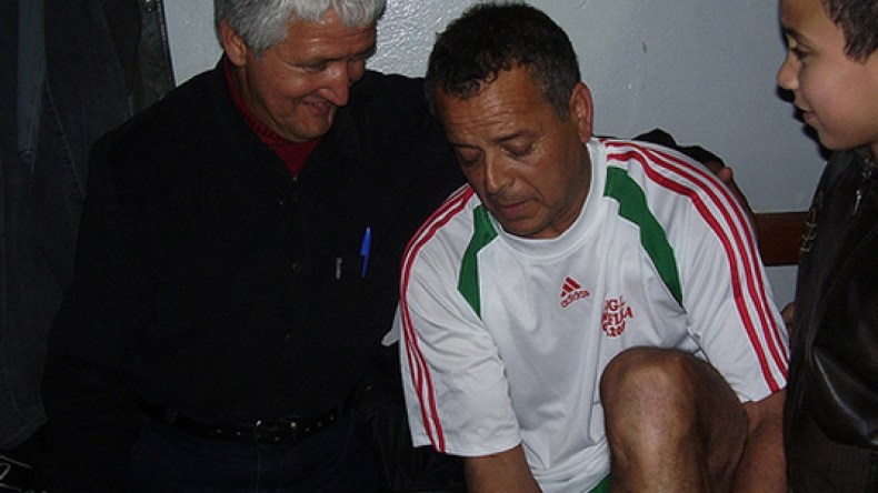 نجوم سابقون لكرة القدم الجزائرية شاركوا في مقابلة خيرية بفرنسا