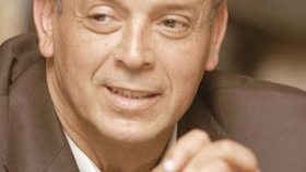 بلومي: لن أعتذر لأني بريء وأملي كبير في اجتماع بوتفليقة ومبارك