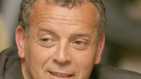 لخضر بلومي أمام محكمة معسكر في قضية السب والشتم