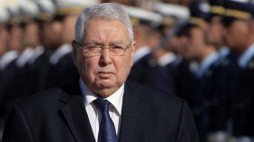 بن صالح يترحم على أرواح الشهداء بمقام الشهيد