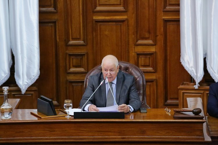 Abdelkader Bensalah préside un conseil des ministres