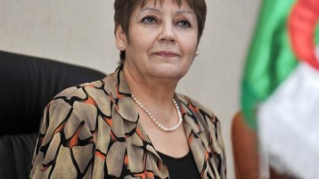 من الذي أوعز لمستشار الوزيرة بموضوع العامية؟