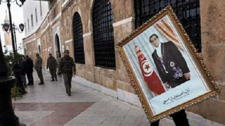 الجبالي يفتتح معرضا لبيع أغراض بن علي وعائلته