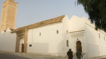 أوصيكم بالأيتام واليتيمة