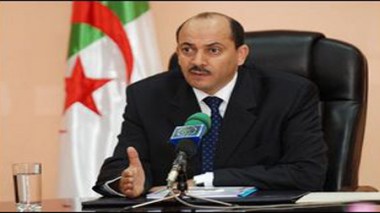 Trade minister announces authorities’ decision to impose cheques in finacial transactions