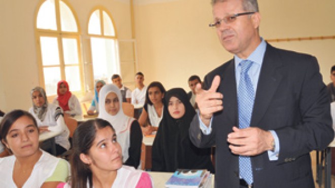 بن بوزيد: لا تقليص في الحجم الساعي ورواتب المتعاقدين تصرف كل شهرين