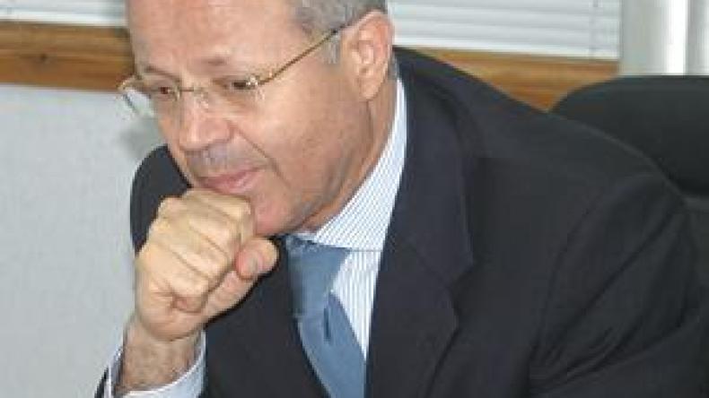 الأساتذة المجازون يرفضون لعب دور رجال المطافئ