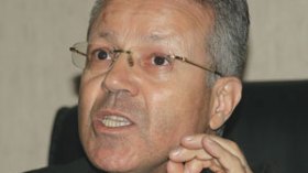 أساتذة ثانوية رايس حميدو لم يستفيدوا من العطلة؟!